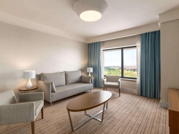 Ramada Plaza By Wyndham Istanbul Tekstilkent : photo 4 de la chambre suite d'angle lit king-size - fumeurs