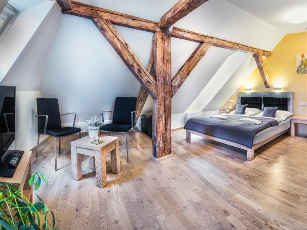 Pension Athanor : photo 5 de la chambre chambre double avec baignoire