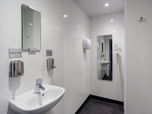 West End Hotel : photo 3 de la chambre lits superposés dans dortoir pour femmes de 12 lits