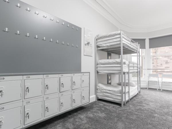 West End Hotel : photo 4 de la chambre lits superposés dans dortoir pour femmes de 12 lits 