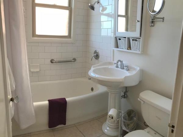 Mayflower Hotel : photo 8 de la chambre chambre lit queen-size deluxe