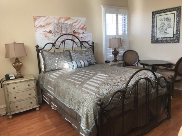 Mayflower Hotel : photo 5 de la chambre chambre lit queen-size deluxe