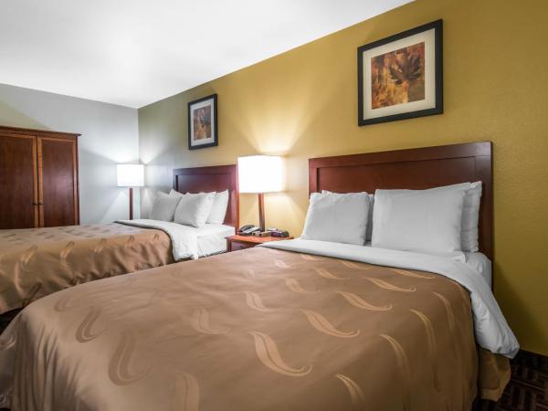 Quality Inn Colorado Springs South : photo 5 de la chambre chambre double avec 2 lits doubles - non-fumeurs