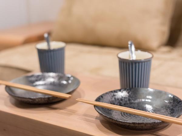 Stay SAKURA Kyoto Nijo Seasons : photo 7 de la chambre chambre lits jumeaux standard avec canapé