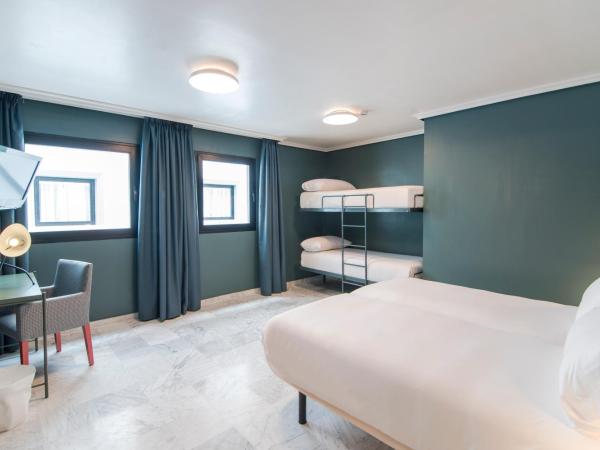 Petit Palace Puerta de Triana : photo 1 de la chambre chambre quadruple