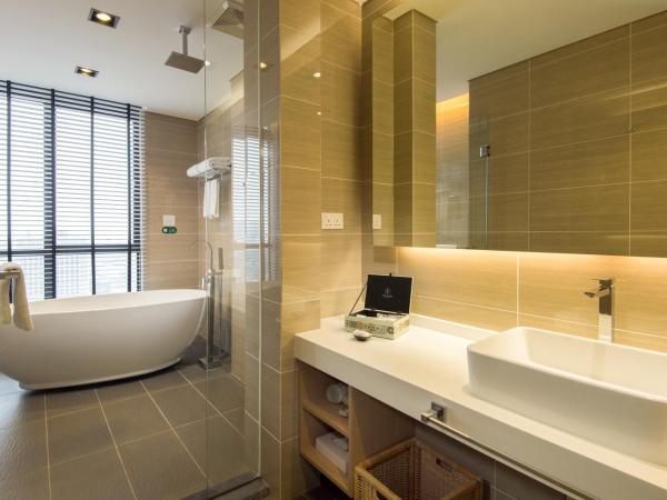 The Pines Melaka : photo 5 de la chambre chambre lit king-size exécutive avec balcon