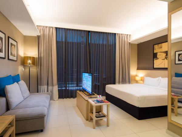 The Pines Melaka : photo 4 de la chambre poolside suite king - city view