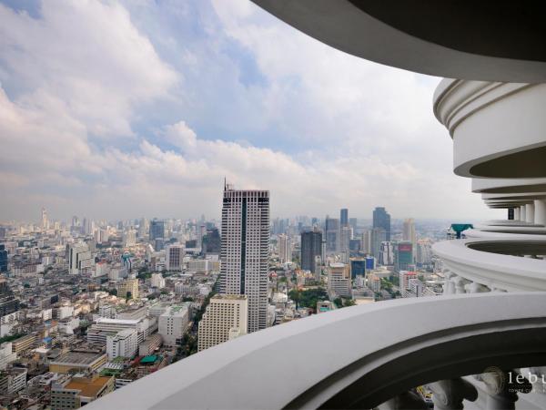 Tower Club at lebua : photo 2 de la chambre suite tower club avec salon - vue sur ville 