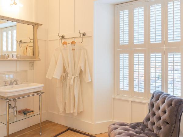 Number 38 Clifton : photo 2 de la chambre chambre double de luxe avec baignoire - vue sur ville