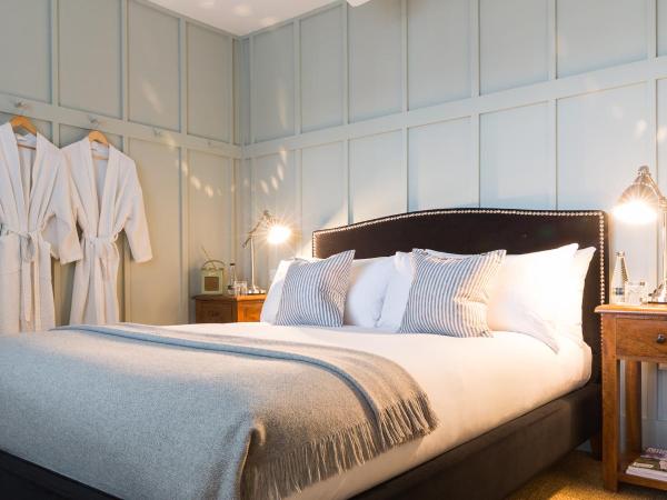 Number 38 Clifton : photo 1 de la chambre chambre avec douche uniquement