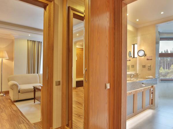 Retro Riverside Wellness Resort : photo 4 de la chambre suite