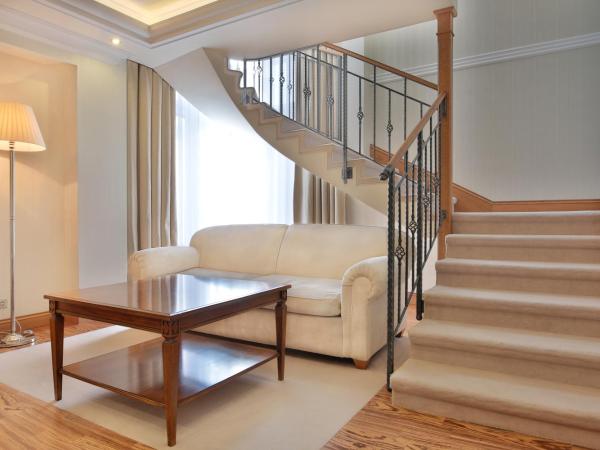 Retro Riverside Wellness Resort : photo 8 de la chambre suite en duplex