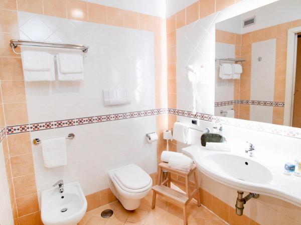 Hotel Rivage : photo 6 de la chambre chambre familiale