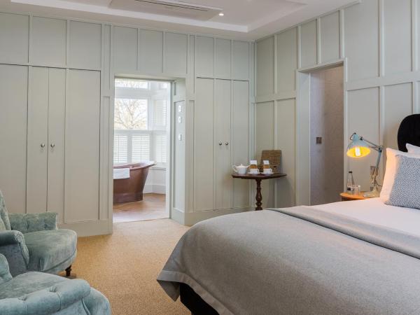 Number 38 Clifton : photo 2 de la chambre suite - vue sur ville et parc