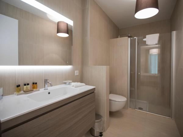 Delta Resort Apartments : photo 7 de la chambre appartement avec accès au spa - vue sur jardin