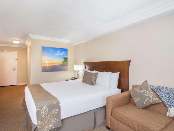 Days Inn by Wyndham San Diego Hotel Circle : photo 7 de la chambre chambre lit king-size