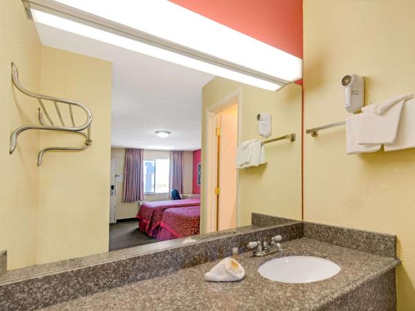 Days Inn by Wyndham East Albuquerque : photo 2 de la chambre chambre avec 2 lits queen-size - fumeurs