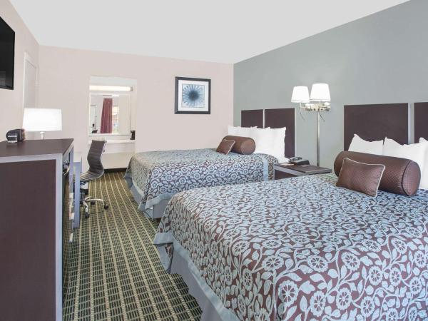 Days Inn by Wyndham Market Center Dallas Love Field : photo 4 de la chambre chambre 2 lits queen-size - non-fumeurs