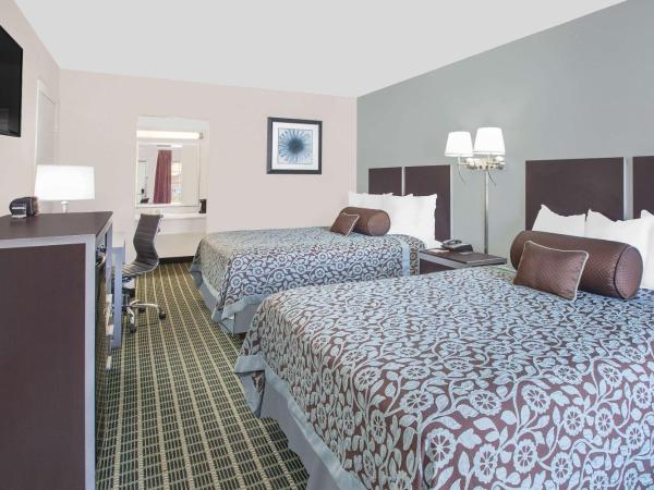 Days Inn by Wyndham Market Center Dallas Love Field : photo 3 de la chambre chambre 2 lits queen-size - non-fumeurs