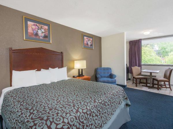 Days Inn by Wyndham Arlington Pentagon : photo 6 de la chambre studio lit queen-size - non-fumeurs