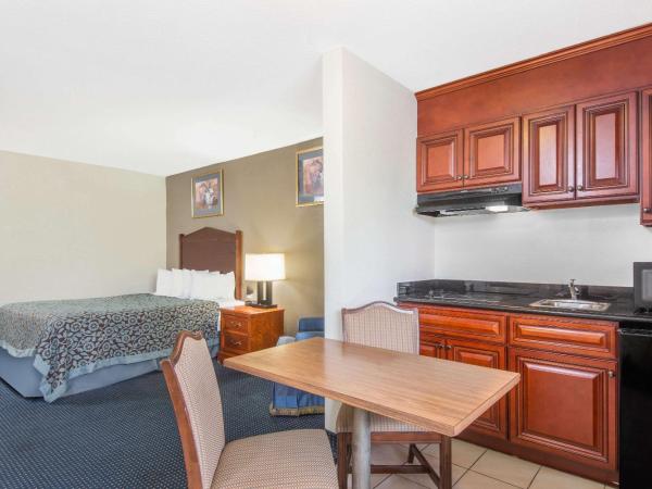 Days Inn by Wyndham Arlington Pentagon : photo 5 de la chambre studio lit queen-size - non-fumeurs