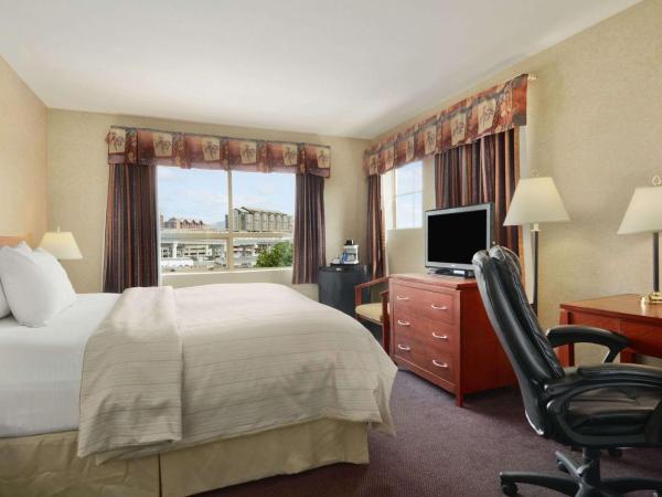 Days Inn by Wyndham Vancouver Airport : photo 2 de la chambre chambre lit king-size standard
