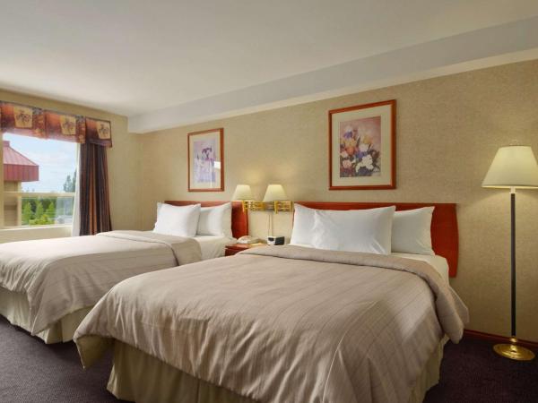 Days Inn by Wyndham Vancouver Airport : photo 1 de la chambre chambre 2 lits queen-size - non-fumeurs