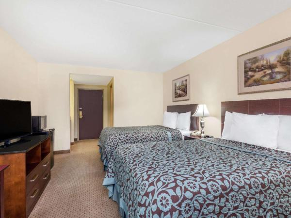 Days Inn by Wyndham Indianapolis Northeast : photo 1 de la chambre chambre double avec 2 lits doubles - non-fumeurs