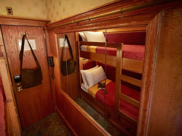 The Jane Hotel : photo 3 de la chambre cabine lit superposé avec salle de bains commune