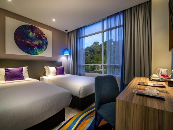 Mercure Kota Kinabalu City Centre : photo 4 de la chambre chambre lits jumeaux supérieure - vue sur jardin