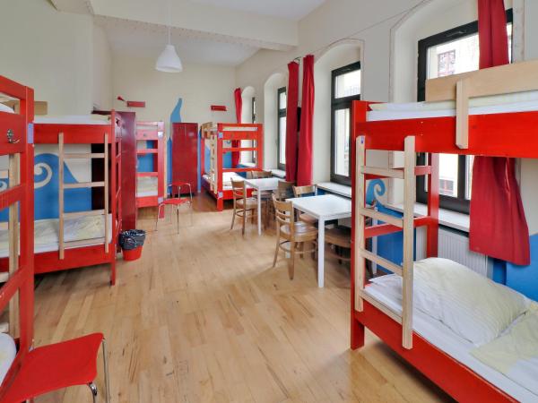 Hostel Mondpalast : photo 1 de la chambre lit dans dortoir mixte de 10 lits