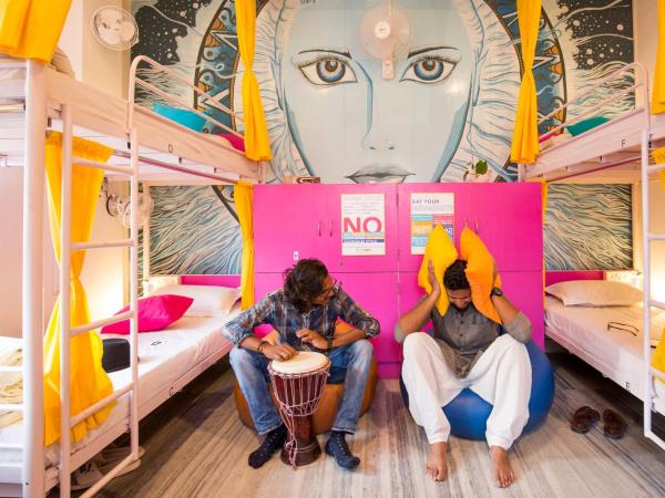 goSTOPS Udaipur : photo 4 de la chambre bed in 8 bed mixed only ac dormitory room with ensuite bathroom