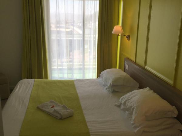 Hôtel Beau Rivage : photo 1 de la chambre chambre familiale - vue sur mer