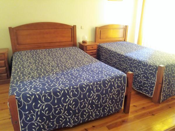 Hotel Alianca : photo 5 de la chambre chambre double avec lit d'appoint