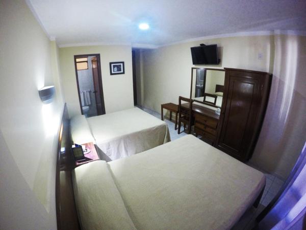 Hotel Oriente : photo 3 de la chambre chambre double avec 2 lits doubles