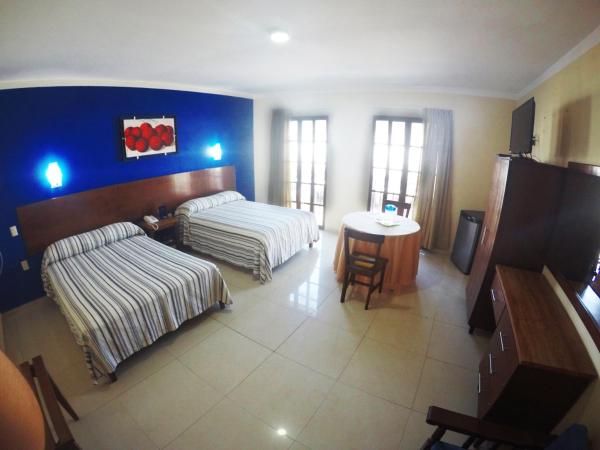 Hotel Oriente : photo 5 de la chambre chambre double supérieure avec deux lits doubles