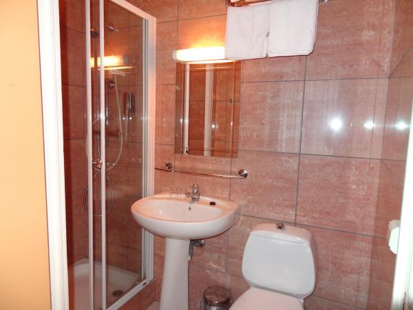 Logies Ocelot : photo 5 de la chambre chambre double confortable avec douche et toilettes privées