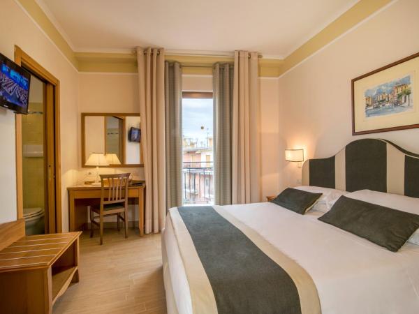 Hotel Tourist : photo 5 de la chambre chambre double classique avec balcon