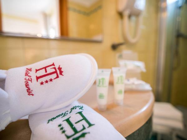 Hotel Tourist : photo 7 de la chambre chambre double classique avec balcon