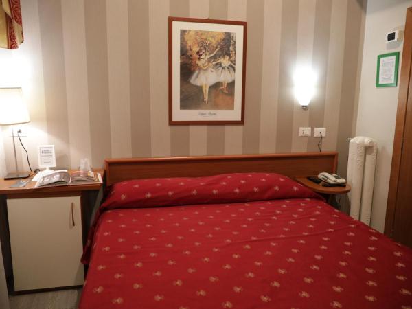 Hotel Helvetia : photo 4 de la chambre chambre double