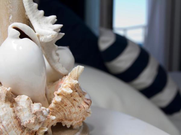 Hotel Nautilus : photo 3 de la chambre chambre double de luxe avec jacuzzi - vue sur mer