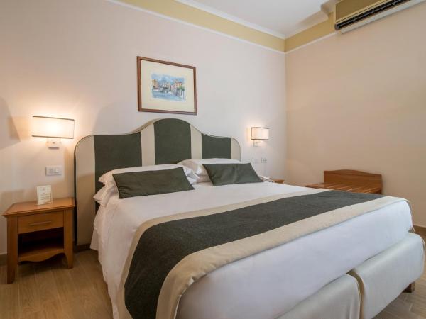 Hotel Tourist : photo 7 de la chambre chambre double classique