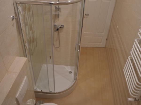 Ada Aparthouse : photo 5 de la chambre chambre double standard avec salle de bains commune