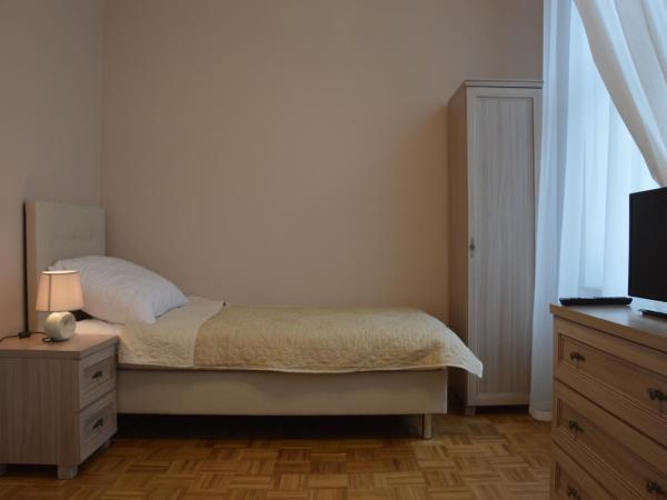 Ada Aparthouse : photo 2 de la chambre chambre double avec salle de bains privative extérieure