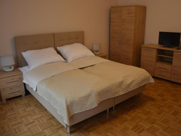 Ada Aparthouse : photo 1 de la chambre chambre double avec salle de bains privative extérieure