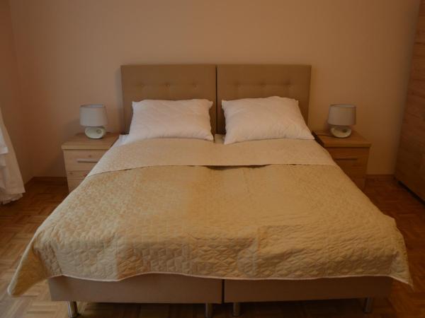 Ada Aparthouse : photo 2 de la chambre chambre double avec salle de bains privative extérieure