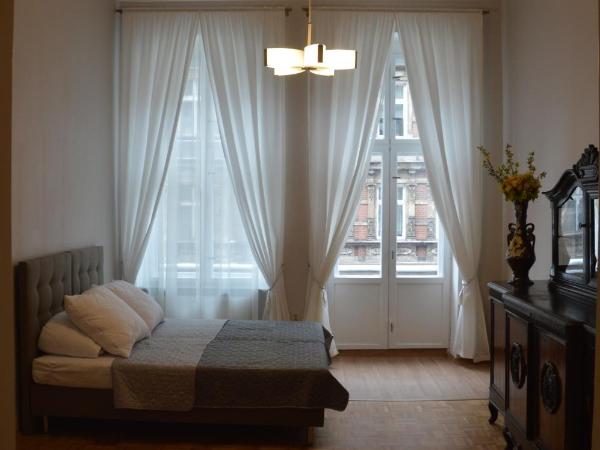 Ada Aparthouse : photo 1 de la chambre chambre double avec salle de bains privative extérieure