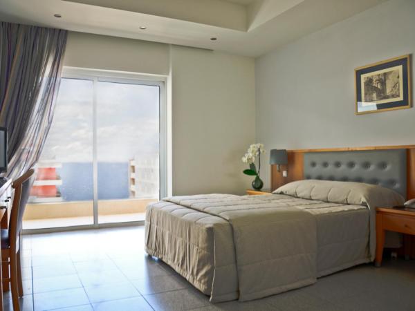 Athena Hotel : photo 3 de la chambre chambre double ou lits jumeaux - vue latérale sur mer