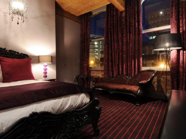 Velvet Hotel : photo 6 de la chambre chambre lit king-size - forfait fte (bruit potentiel du bar)