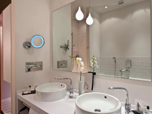 Wyndham Garden Berlin Mitte : photo 1 de la chambre chambre double supérieure